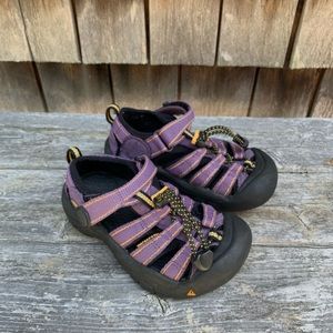 Purple Keen Newport Sandals - size 9